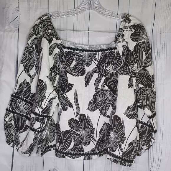 Tahari Tops - Tahari black and white floral off the shoulder 100% linen cropped top